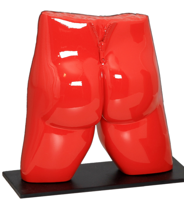 Vue de face de la sculpture sensuelle Eros rouge par Arson sculpteur français vivant