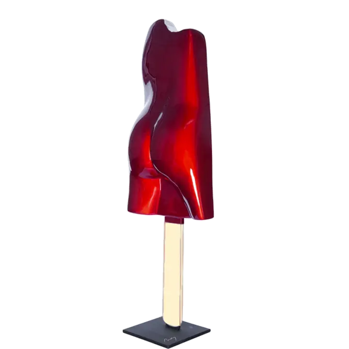 Sculpture gourmande d'une glace rouge cerise. sculpture pop-art